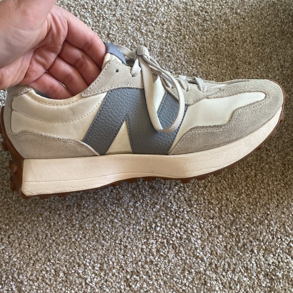 New Balance 327 Sneakers W9.5/M8 in Moonbeam & Grey - Picture 7 of 16